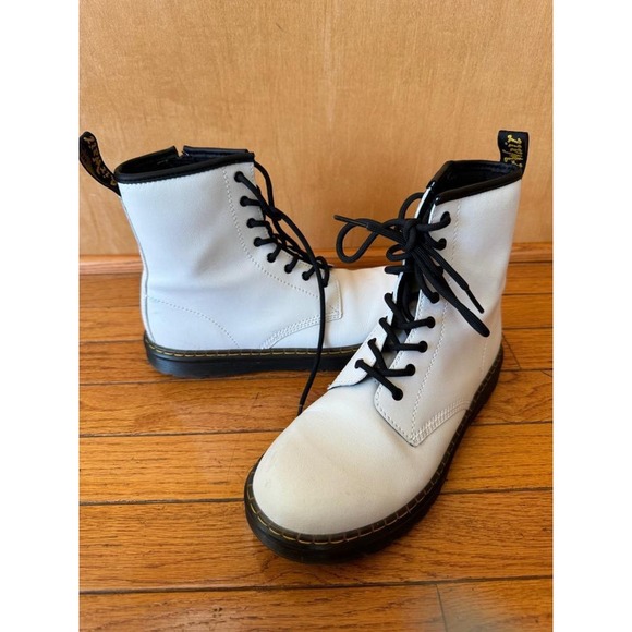 Dr. Martens Zavala 8-Eyelet Combat Boot US 7 ladies (BOT1500 - Picture 1 of 8